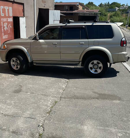 Серый Мицубиси Паджеро Спорт, объемом двигателя 3 л и пробегом 299 тыс. км за 7200 $, фото 3 на Automoto.ua