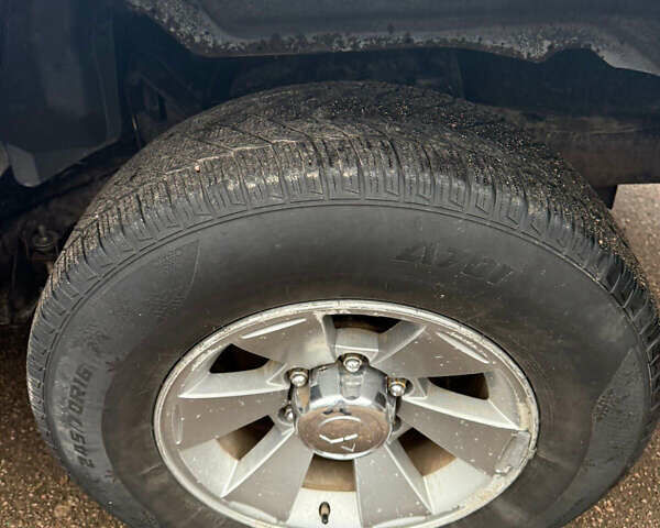 Сірий Міцубісі Паджеро Спорт, об'ємом двигуна 2.5 л та пробігом 300 тис. км за 8800 $, фото 5 на Automoto.ua