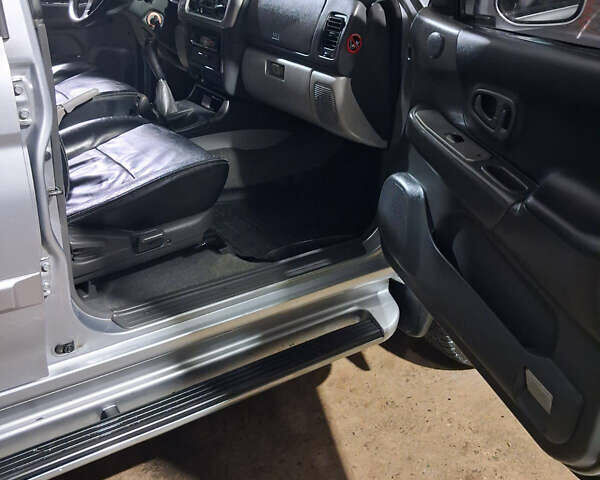 Сірий Міцубісі Паджеро Спорт, об'ємом двигуна 2.5 л та пробігом 260 тис. км за 10500 $, фото 10 на Automoto.ua