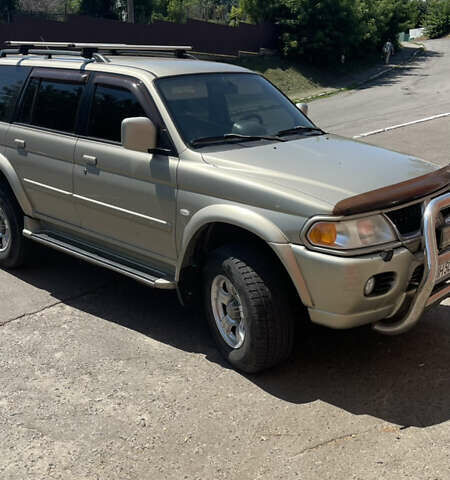 Серый Мицубиси Паджеро Спорт, объемом двигателя 3 л и пробегом 299 тыс. км за 7200 $, фото 1 на Automoto.ua