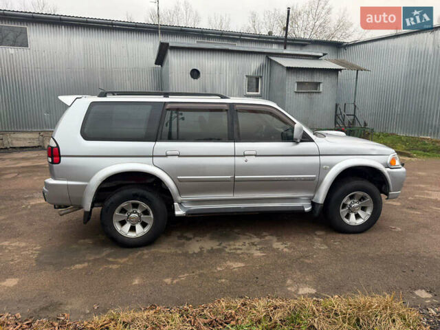 Сірий Міцубісі Паджеро Спорт, об'ємом двигуна 2.5 л та пробігом 300 тис. км за 8800 $, фото 3 на Automoto.ua