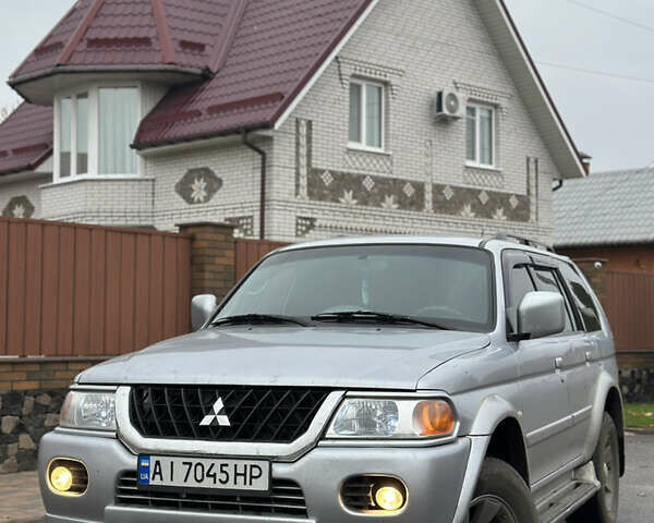 Серый Мицубиси Паджеро Спорт, объемом двигателя 3 л и пробегом 235 тыс. км за 8400 $, фото 2 на Automoto.ua