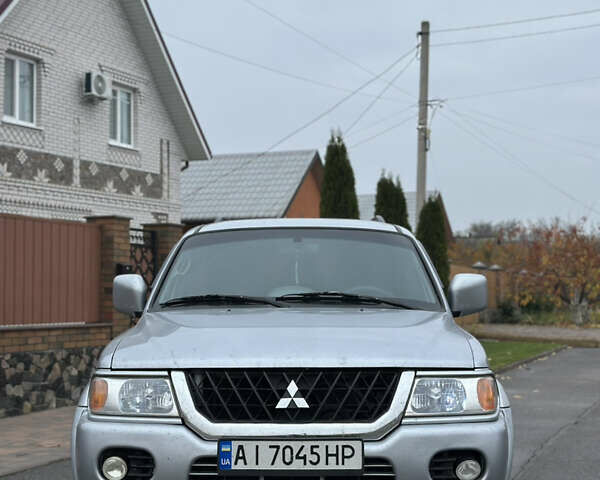 Серый Мицубиси Паджеро Спорт, объемом двигателя 3 л и пробегом 235 тыс. км за 8400 $, фото 3 на Automoto.ua