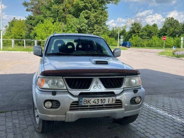 Сірий Міцубісі Паджеро Спорт, об'ємом двигуна 2.5 л та пробігом 300 тис. км за 9000 $, фото 5 на Automoto.ua