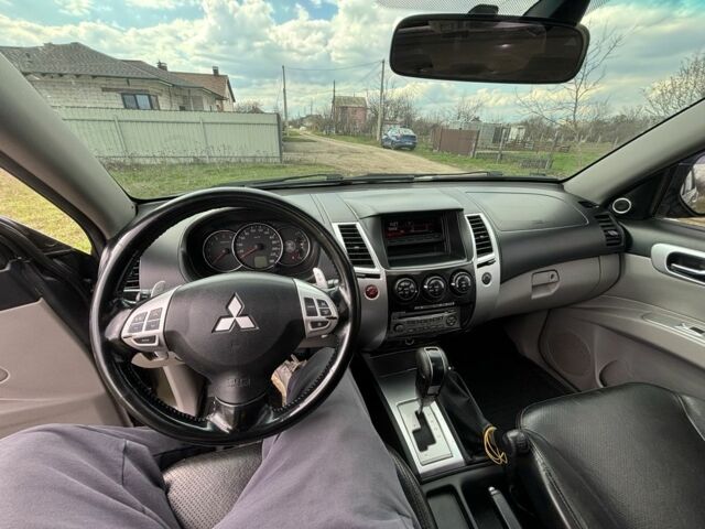Сірий Міцубісі Паджеро Спорт, об'ємом двигуна 2.5 л та пробігом 170 тис. км за 13500 $, фото 11 на Automoto.ua