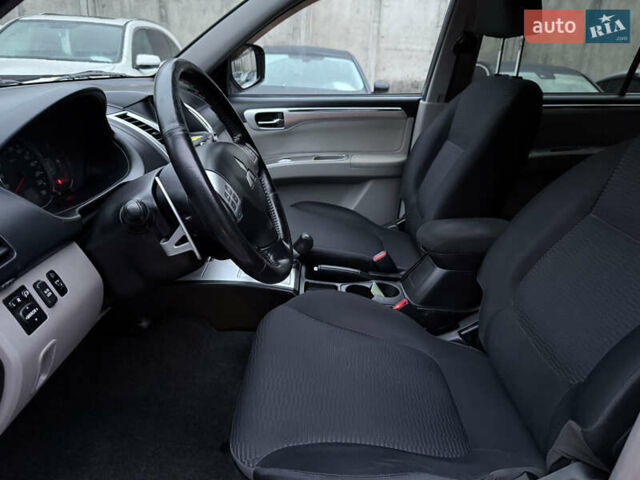 Серый Мицубиси Паджеро Спорт, объемом двигателя 2.5 л и пробегом 107 тыс. км за 12900 $, фото 11 на Automoto.ua