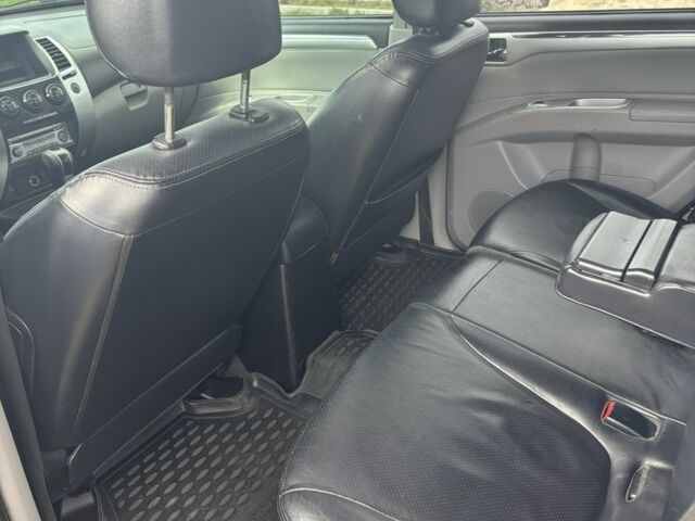 Сірий Міцубісі Паджеро Спорт, об'ємом двигуна 2.5 л та пробігом 170 тис. км за 13500 $, фото 6 на Automoto.ua