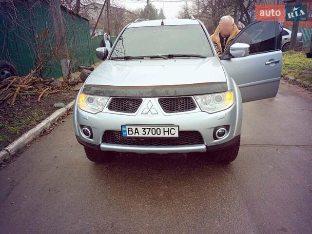 Серый Мицубиси Паджеро Спорт, объемом двигателя 2.5 л и пробегом 253 тыс. км за 12000 $, фото 6 на Automoto.ua