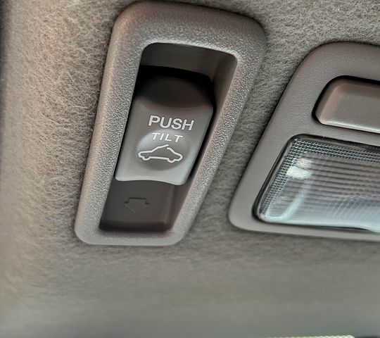 Серый Мицубиси Паджеро Спорт, объемом двигателя 2.5 л и пробегом 150 тыс. км за 16700 $, фото 3 на Automoto.ua