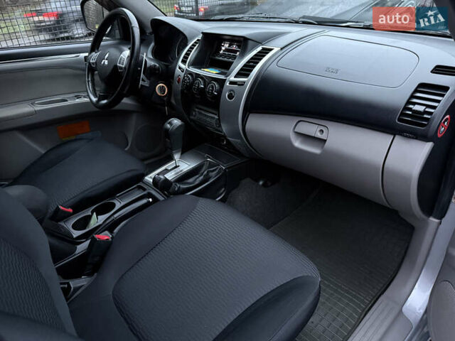 Серый Мицубиси Паджеро Спорт, объемом двигателя 2.5 л и пробегом 107 тыс. км за 12900 $, фото 9 на Automoto.ua