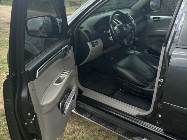 Сірий Міцубісі Паджеро Спорт, об'ємом двигуна 2.5 л та пробігом 170 тис. км за 13500 $, фото 14 на Automoto.ua