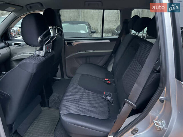 Серый Мицубиси Паджеро Спорт, объемом двигателя 2.5 л и пробегом 107 тыс. км за 12900 $, фото 14 на Automoto.ua