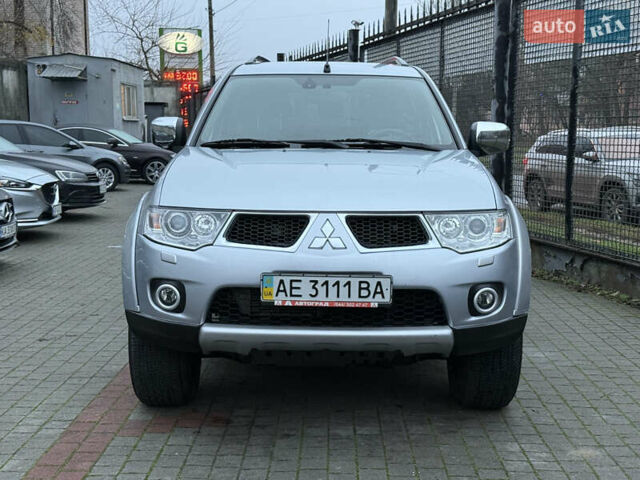 Серый Мицубиси Паджеро Спорт, объемом двигателя 2.5 л и пробегом 107 тыс. км за 12900 $, фото 2 на Automoto.ua
