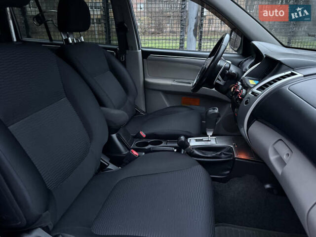 Серый Мицубиси Паджеро Спорт, объемом двигателя 2.5 л и пробегом 107 тыс. км за 12900 $, фото 17 на Automoto.ua