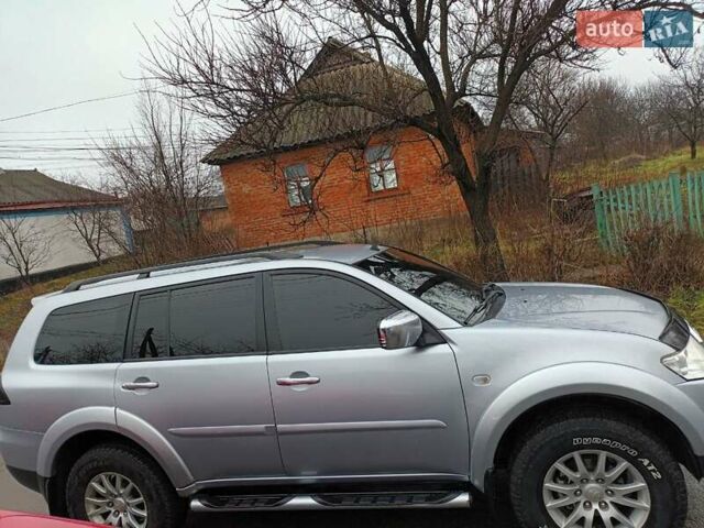 Серый Мицубиси Паджеро Спорт, объемом двигателя 2.5 л и пробегом 253 тыс. км за 12000 $, фото 2 на Automoto.ua