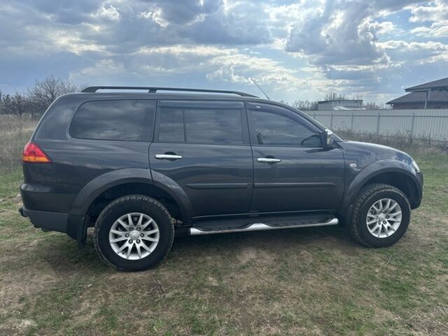 Сірий Міцубісі Паджеро Спорт, об'ємом двигуна 2.5 л та пробігом 170 тис. км за 13500 $, фото 3 на Automoto.ua