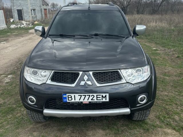 Сірий Міцубісі Паджеро Спорт, об'ємом двигуна 2.5 л та пробігом 170 тис. км за 13500 $, фото 2 на Automoto.ua