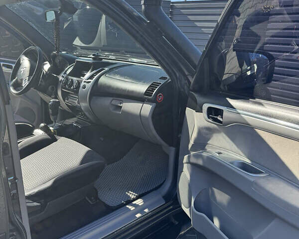 Сірий Міцубісі Паджеро Спорт, об'ємом двигуна 2.48 л та пробігом 225 тис. км за 13200 $, фото 14 на Automoto.ua