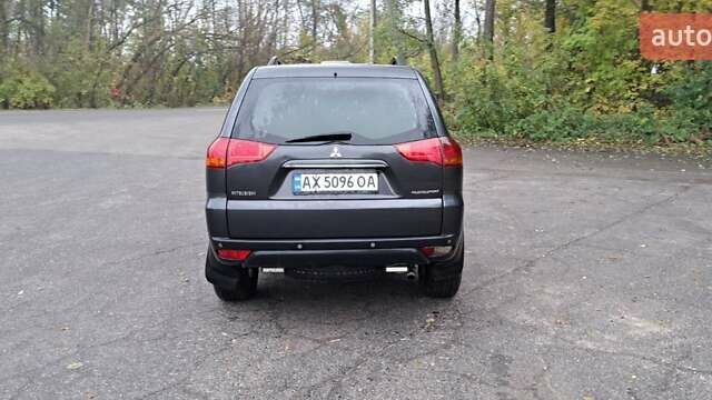 Сірий Міцубісі Паджеро Спорт, об'ємом двигуна 2.5 л та пробігом 200 тис. км за 12800 $, фото 5 на Automoto.ua