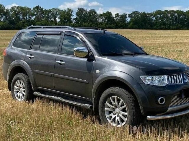 Серый Мицубиси Паджеро Спорт, объемом двигателя 2.5 л и пробегом 190 тыс. км за 15000 $, фото 1 на Automoto.ua