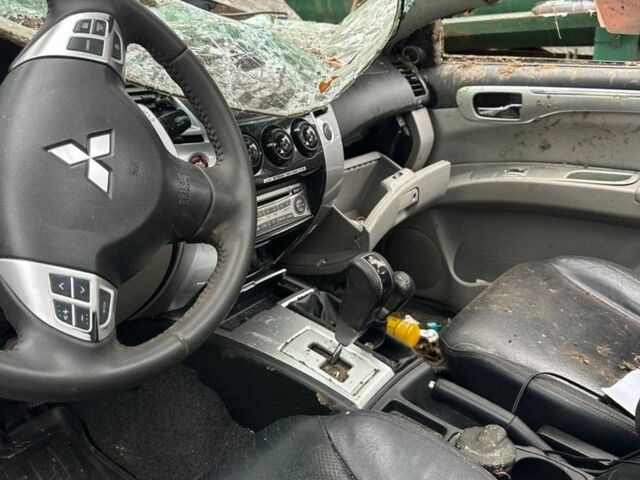 Сірий Міцубісі Паджеро Спорт, об'ємом двигуна 2.5 л та пробігом 160 тис. км за 5500 $, фото 2 на Automoto.ua