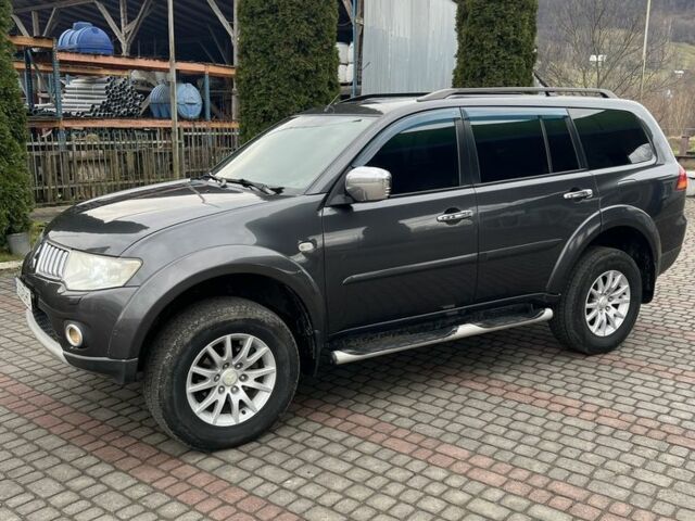 Серый Мицубиси Паджеро Спорт, объемом двигателя 2.5 л и пробегом 296 тыс. км за 11800 $, фото 1 на Automoto.ua