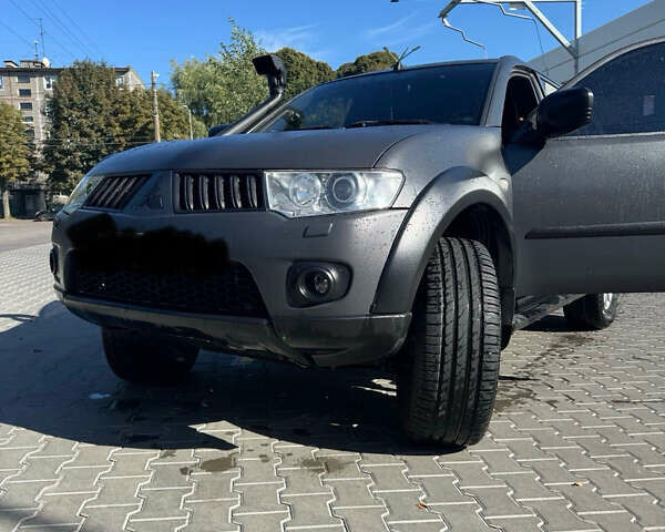 Сірий Міцубісі Паджеро Спорт, об'ємом двигуна 2.48 л та пробігом 225 тис. км за 13200 $, фото 5 на Automoto.ua