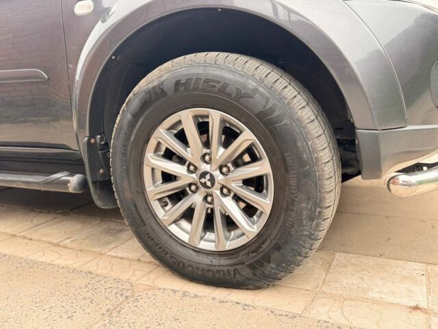 Серый Мицубиси Паджеро Спорт, объемом двигателя 2.5 л и пробегом 190 тыс. км за 15000 $, фото 8 на Automoto.ua