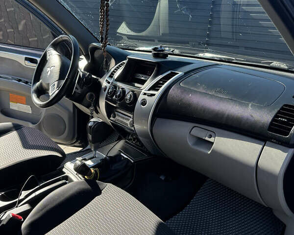 Сірий Міцубісі Паджеро Спорт, об'ємом двигуна 2.48 л та пробігом 225 тис. км за 13200 $, фото 13 на Automoto.ua