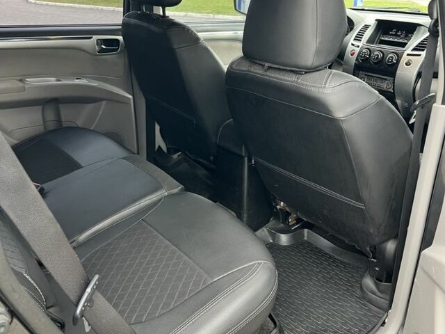 Серый Мицубиси Паджеро Спорт, объемом двигателя 2.5 л и пробегом 296 тыс. км за 11800 $, фото 6 на Automoto.ua