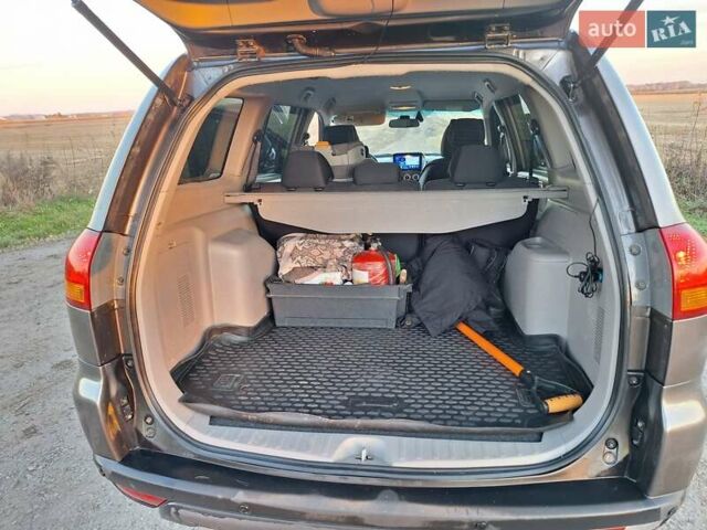 Серый Мицубиси Паджеро Спорт, объемом двигателя 2.48 л и пробегом 218 тыс. км за 16200 $, фото 4 на Automoto.ua