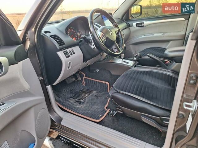 Серый Мицубиси Паджеро Спорт, объемом двигателя 2.48 л и пробегом 218 тыс. км за 16200 $, фото 7 на Automoto.ua