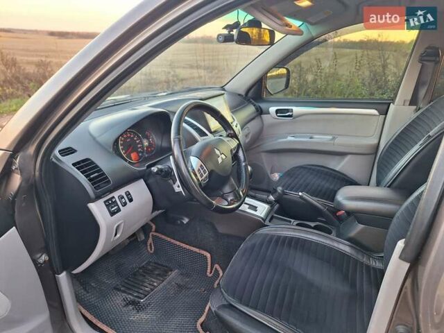 Серый Мицубиси Паджеро Спорт, объемом двигателя 2.48 л и пробегом 218 тыс. км за 16200 $, фото 2 на Automoto.ua