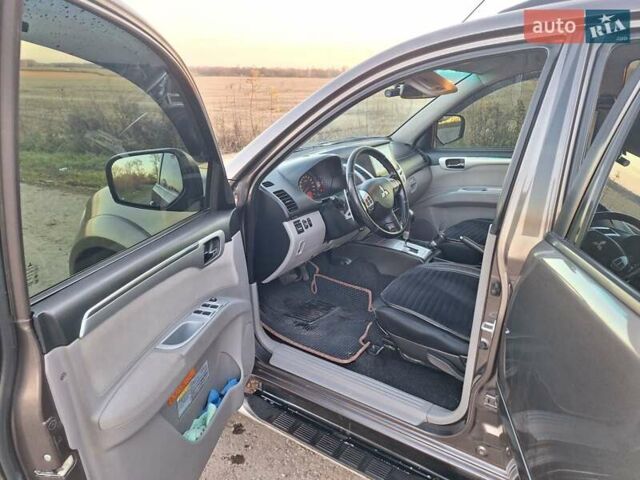 Серый Мицубиси Паджеро Спорт, объемом двигателя 2.48 л и пробегом 218 тыс. км за 16200 $, фото 15 на Automoto.ua
