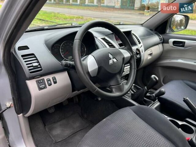 Серый Мицубиси Паджеро Спорт, объемом двигателя 0 л и пробегом 121 тыс. км за 11500 $, фото 24 на Automoto.ua