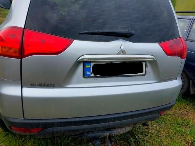 Сірий Міцубісі Паджеро Спорт, об'ємом двигуна 2.7 л та пробігом 180 тис. км за 10500 $, фото 2 на Automoto.ua