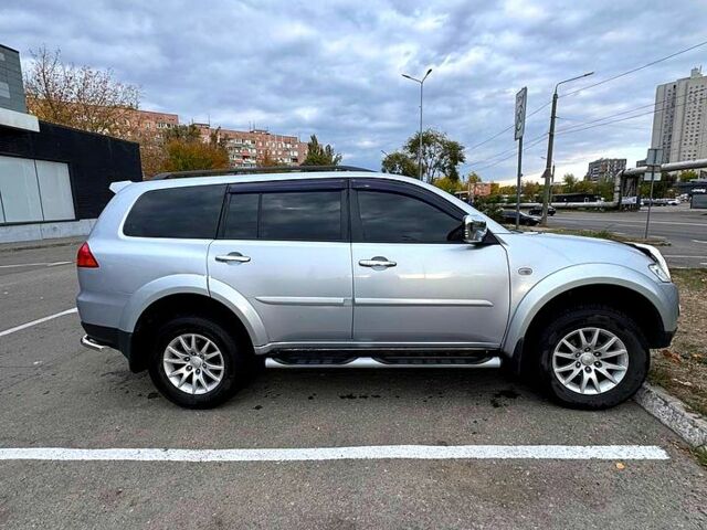 Серый Мицубиси Паджеро Спорт, объемом двигателя 2.5 л и пробегом 177 тыс. км за 19999 $, фото 6 на Automoto.ua