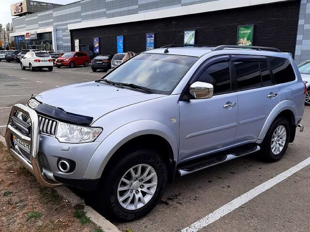 Серый Мицубиси Паджеро Спорт, объемом двигателя 2.5 л и пробегом 177 тыс. км за 19999 $, фото 1 на Automoto.ua