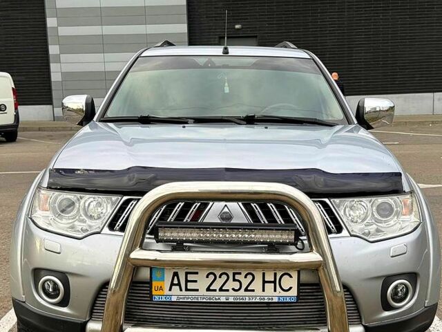 Серый Мицубиси Паджеро Спорт, объемом двигателя 2.5 л и пробегом 177 тыс. км за 19999 $, фото 3 на Automoto.ua