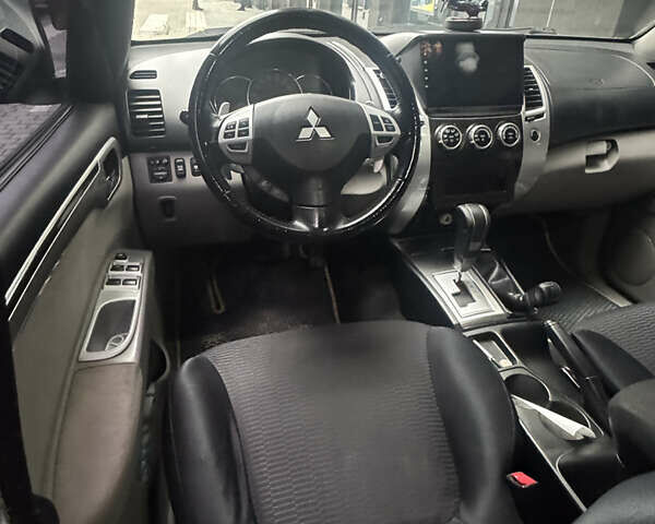 Серый Мицубиси Паджеро Спорт, объемом двигателя 2.48 л и пробегом 200 тыс. км за 15500 $, фото 18 на Automoto.ua