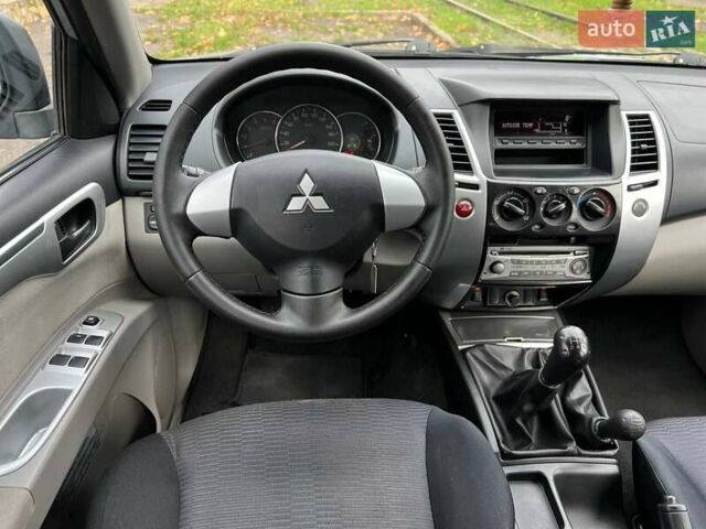 Серый Мицубиси Паджеро Спорт, объемом двигателя 0 л и пробегом 121 тыс. км за 11500 $, фото 25 на Automoto.ua