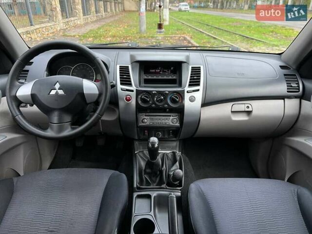 Серый Мицубиси Паджеро Спорт, объемом двигателя 0 л и пробегом 121 тыс. км за 11500 $, фото 23 на Automoto.ua
