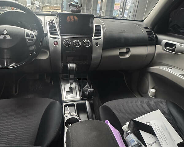 Серый Мицубиси Паджеро Спорт, объемом двигателя 2.48 л и пробегом 200 тыс. км за 15500 $, фото 13 на Automoto.ua