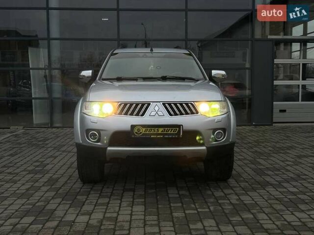 Серый Мицубиси Паджеро Спорт, объемом двигателя 2.48 л и пробегом 157 тыс. км за 16300 $, фото 1 на Automoto.ua