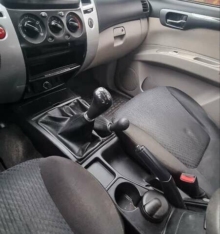 Серый Мицубиси Паджеро Спорт, объемом двигателя 2.48 л и пробегом 287 тыс. км за 13200 $, фото 8 на Automoto.ua