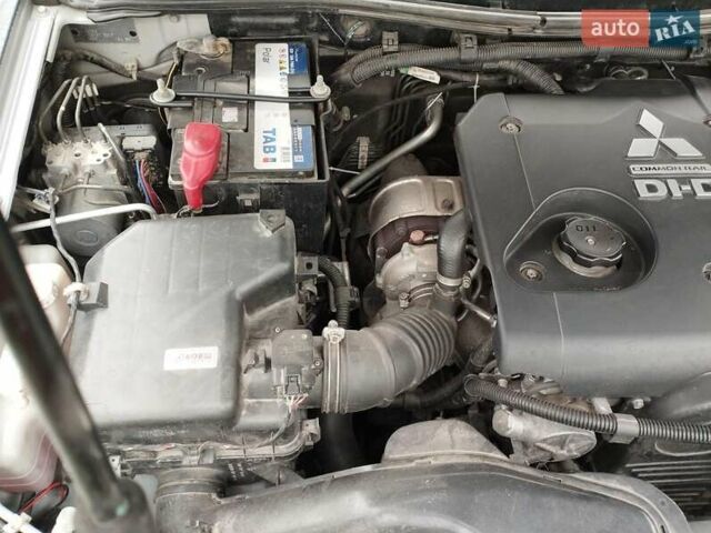 Серый Мицубиси Паджеро Спорт, объемом двигателя 2.5 л и пробегом 120 тыс. км за 16600 $, фото 4 на Automoto.ua