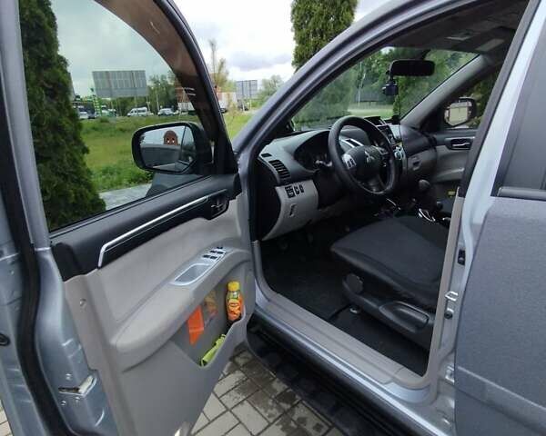 Серый Мицубиси Паджеро Спорт, объемом двигателя 2.5 л и пробегом 120 тыс. км за 16600 $, фото 11 на Automoto.ua