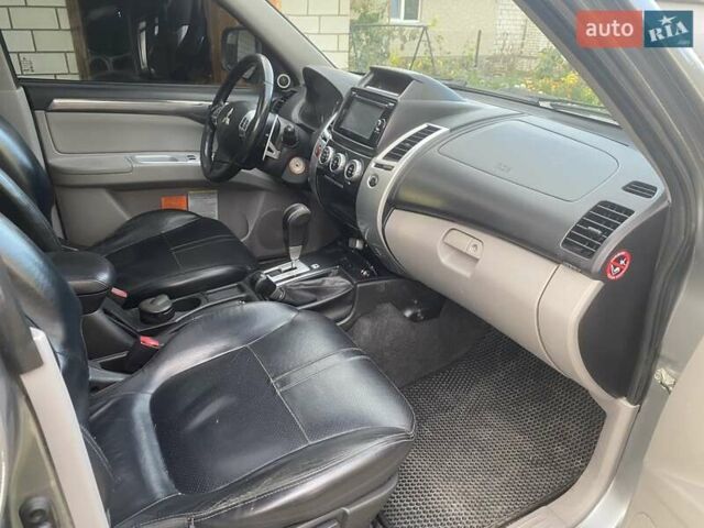 Сірий Міцубісі Паджеро Спорт, об'ємом двигуна 2.48 л та пробігом 345 тис. км за 13500 $, фото 8 на Automoto.ua