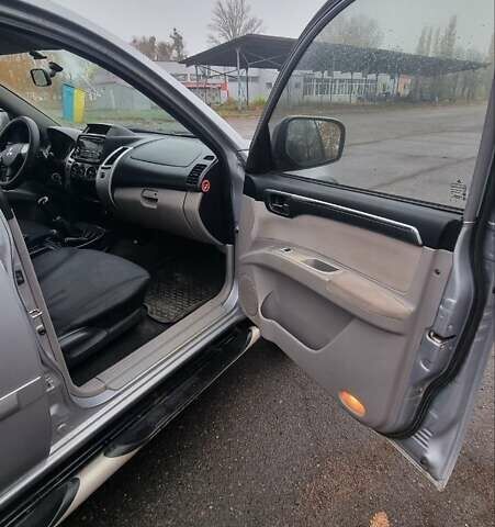 Серый Мицубиси Паджеро Спорт, объемом двигателя 2.48 л и пробегом 287 тыс. км за 13200 $, фото 7 на Automoto.ua