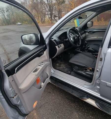 Серый Мицубиси Паджеро Спорт, объемом двигателя 2.48 л и пробегом 287 тыс. км за 13200 $, фото 10 на Automoto.ua